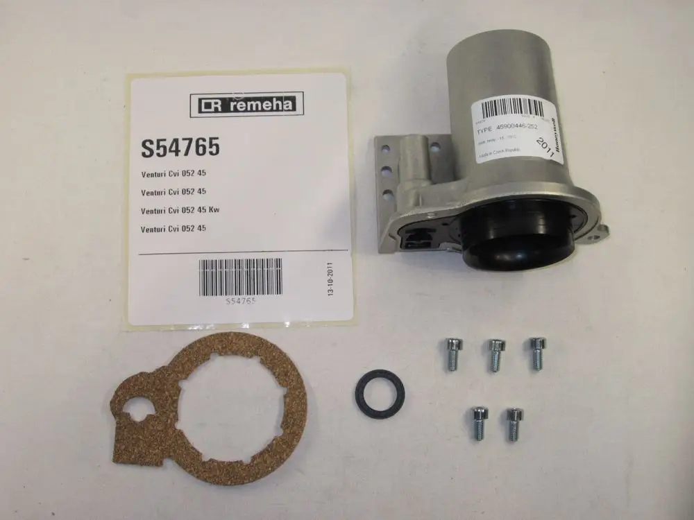 Remeha Venturidüse in silberner Metallausführung, mit Gasket und Schrauben auf hellem Hintergrund. Verpackungslabel sichtbar.